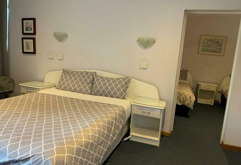 Casey On Princes Motel