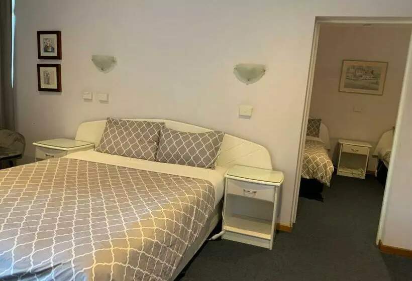 Casey On Princes Motel