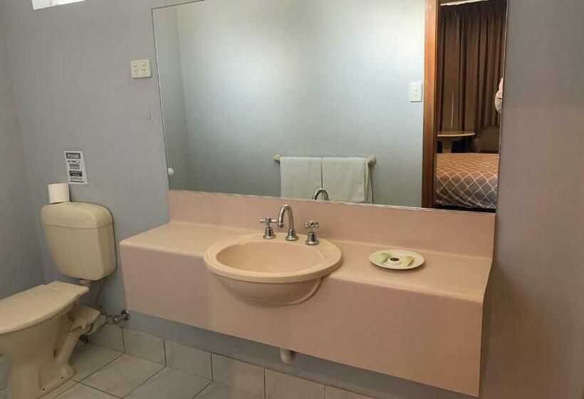 Casey On Princes Motel