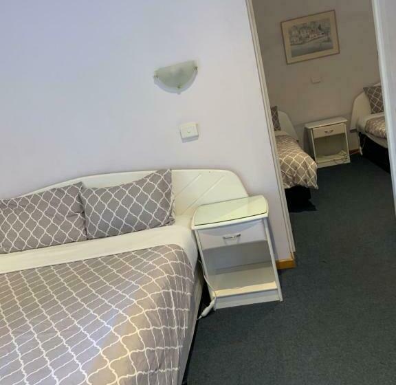 Casey On Princes Motel