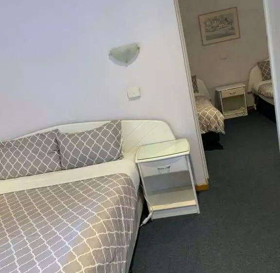 Casey On Princes Motel