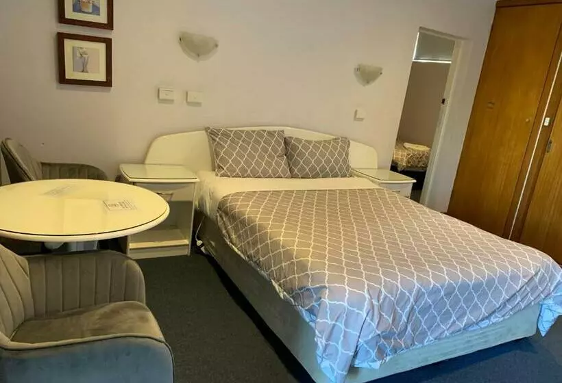 Casey On Princes Motel