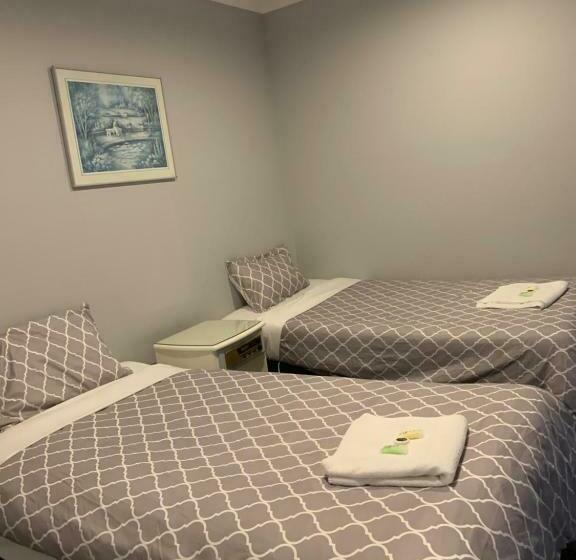 Casey On Princes Motel