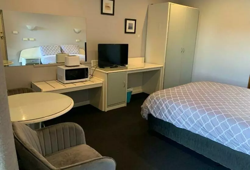 Casey On Princes Motel