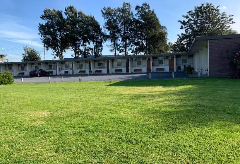 Casey On Princes Motel