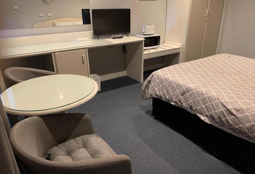 Casey On Princes Motel