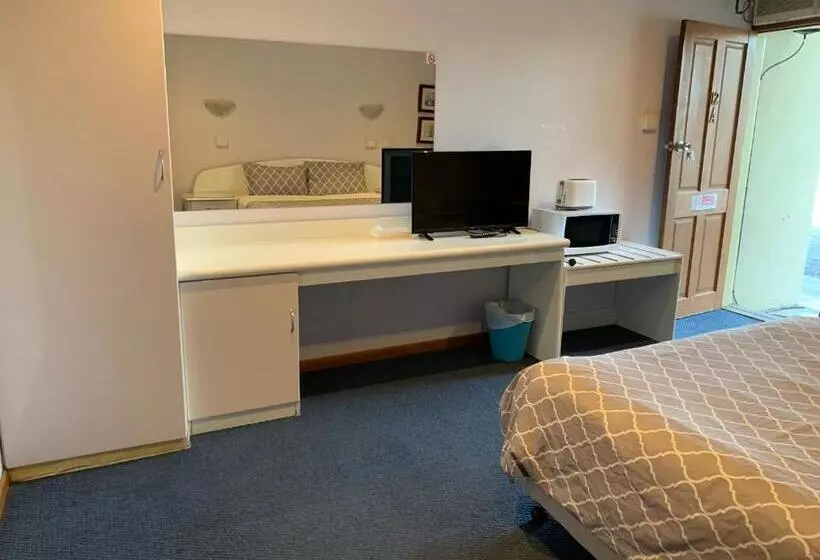 Casey On Princes Motel