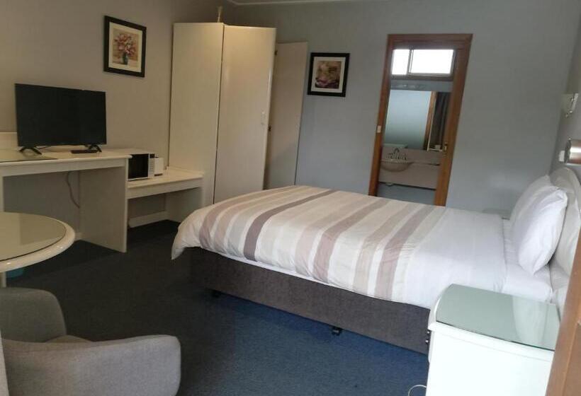 Casey On Princes Motel