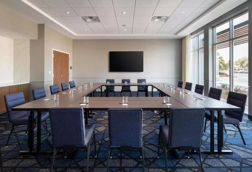 Hotel Courtyard By Marriott Fresno Clovis