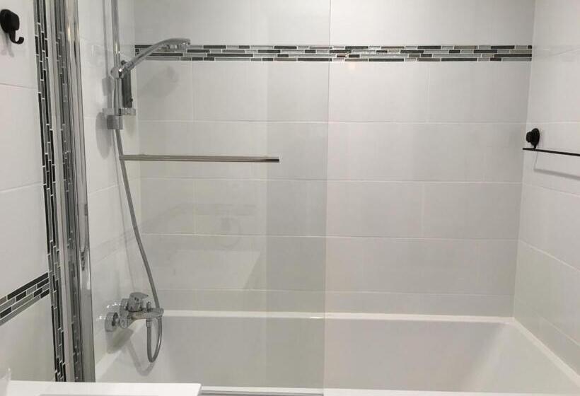 فندق L Auberge Du Lion D Or