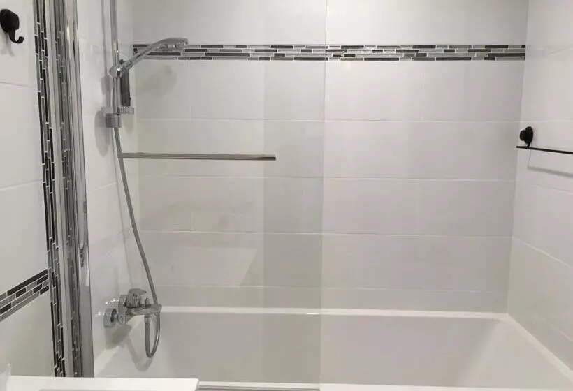 Hotelli L Auberge Du Lion D Or