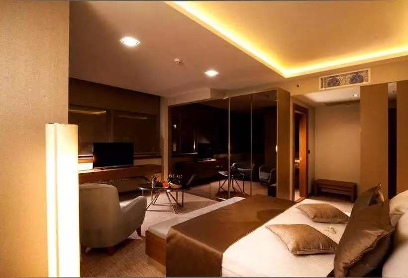 Majura Hotel Business