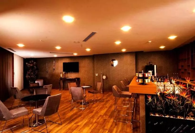 Majura Hotel Business