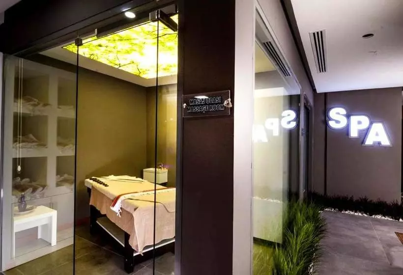 Majura Hotel Business