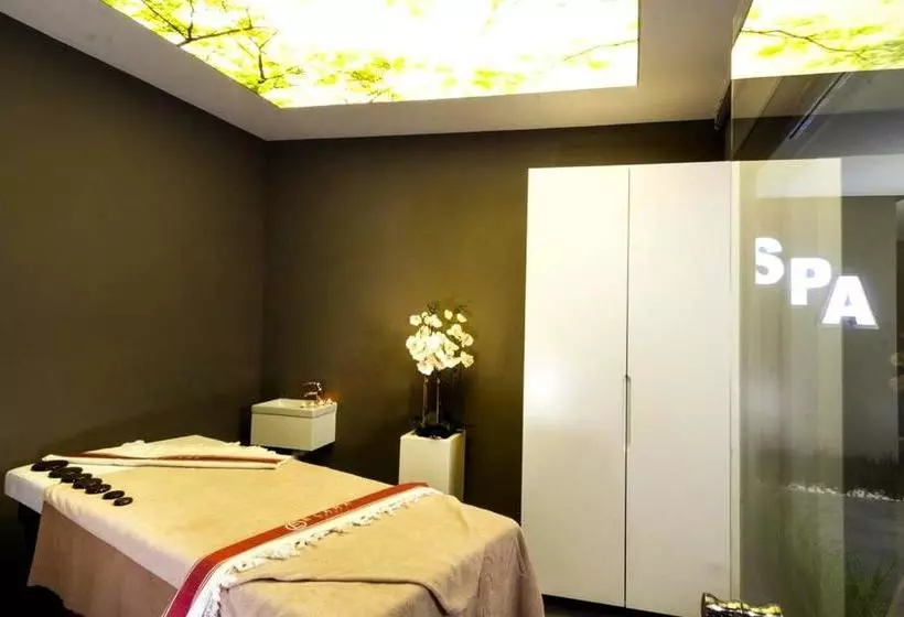 Majura Hotel Business