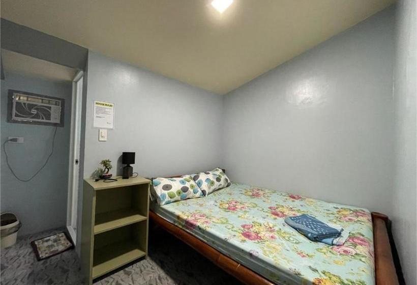 Hotelli Oyo 795 Tapales Guest House