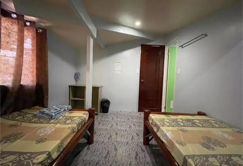 هتل Oyo 795 Tapales Guest House
