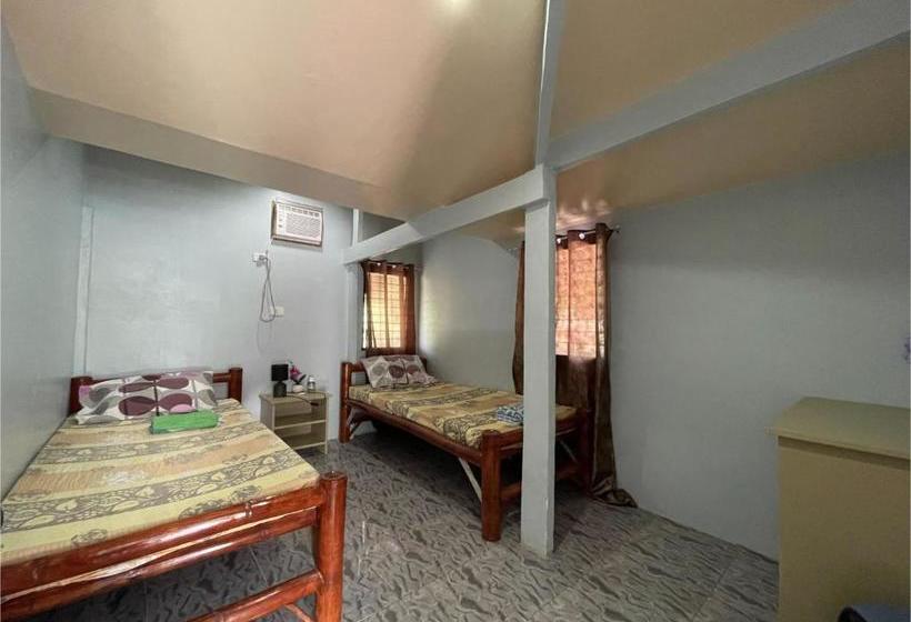 Hotelli Oyo 795 Tapales Guest House