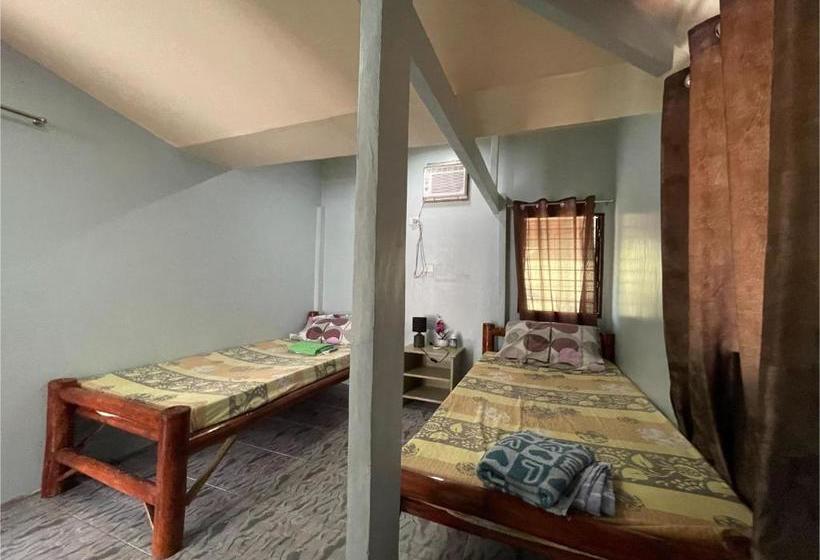 Hotelli Oyo 795 Tapales Guest House