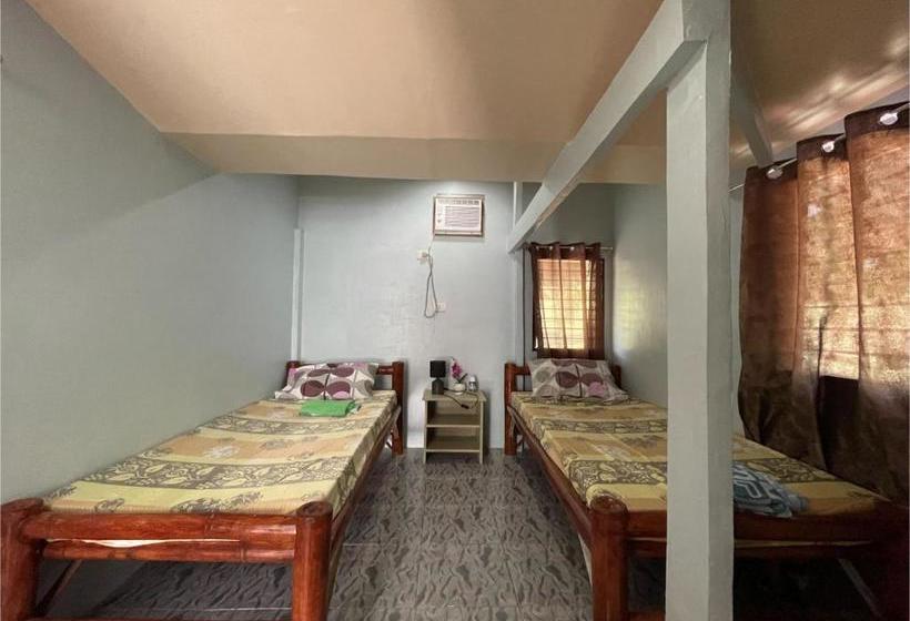 Hotelli Oyo 795 Tapales Guest House