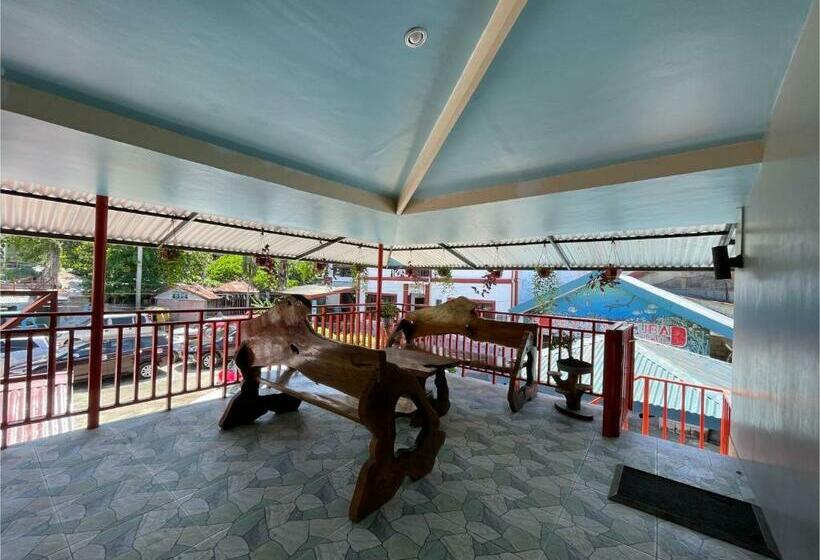 Hotelli Oyo 795 Tapales Guest House