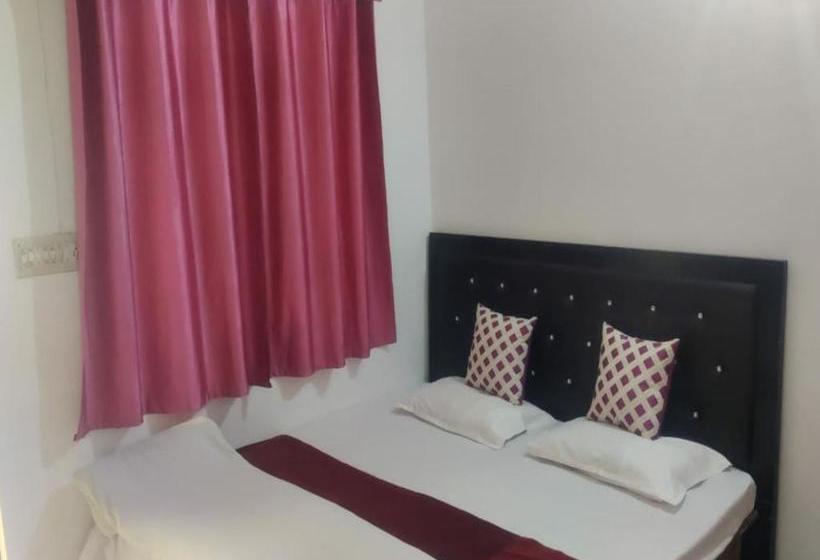 ホテル Oyo 80763 Tomar Palace