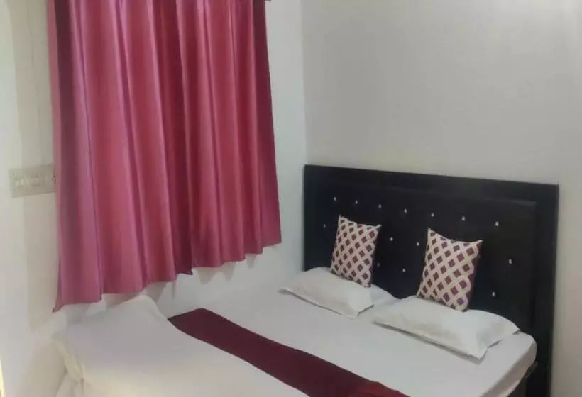 Hotelli Oyo 80763 Tomar Palace