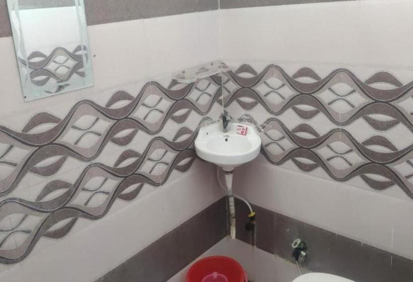 ホテル Oyo 80763 Tomar Palace