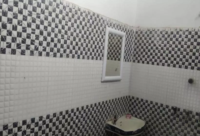 Hotelli Oyo 80763 Tomar Palace