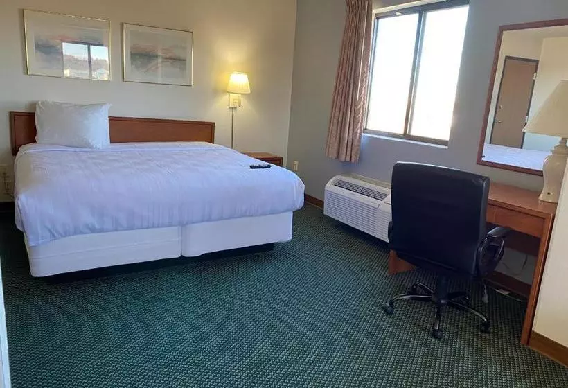 Hotelli Carlyle Inn & Suites