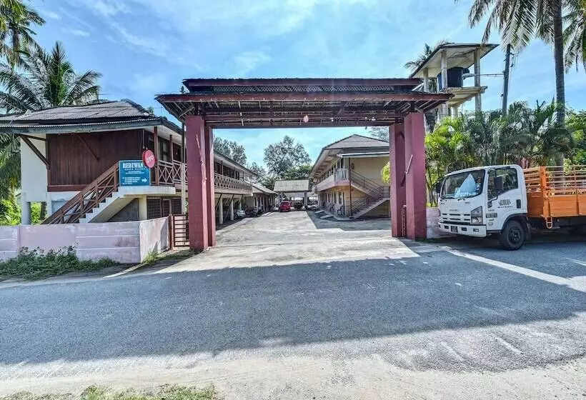 ホテル Oyo 90278 Redzwan S Beach Resort