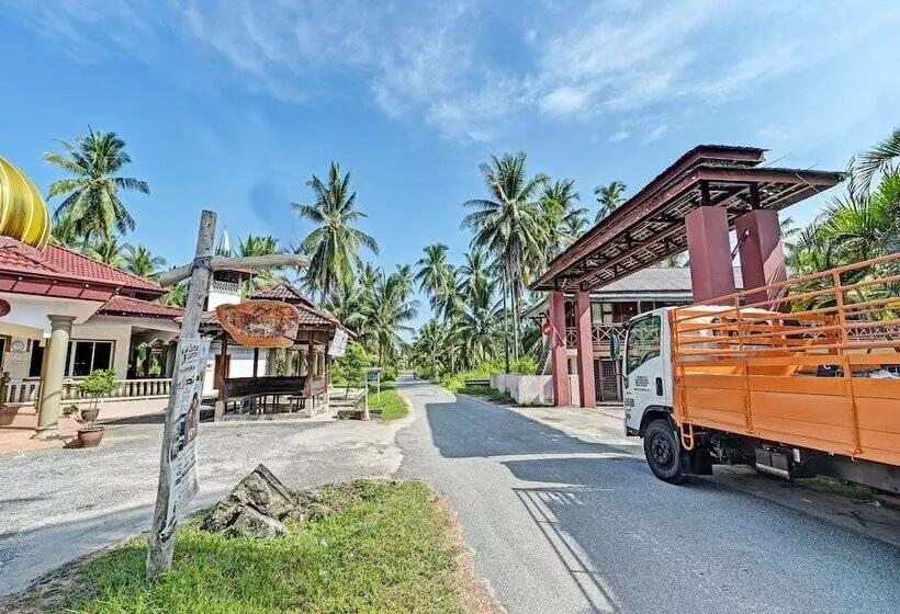 ホテル Oyo 90278 Redzwan S Beach Resort