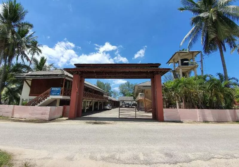 ホテル Oyo 90278 Redzwan S Beach Resort