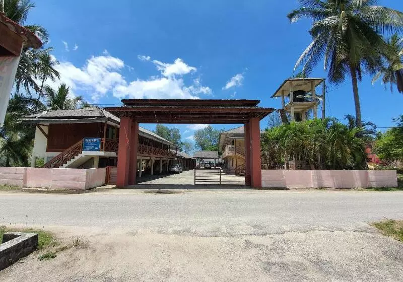ホテル Oyo 90278 Redzwan S Beach Resort