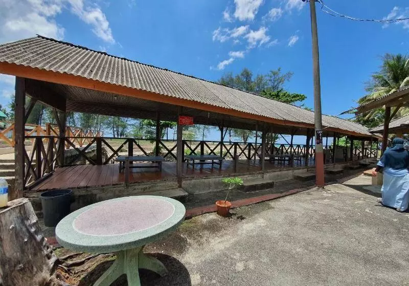 ホテル Oyo 90278 Redzwan S Beach Resort