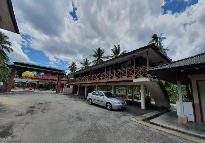 ホテル Oyo 90278 Redzwan S Beach Resort