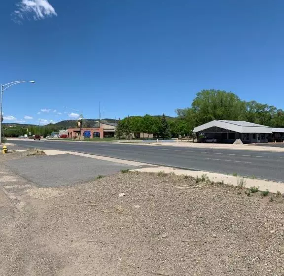 Hotelli Raton’s Peak Inn