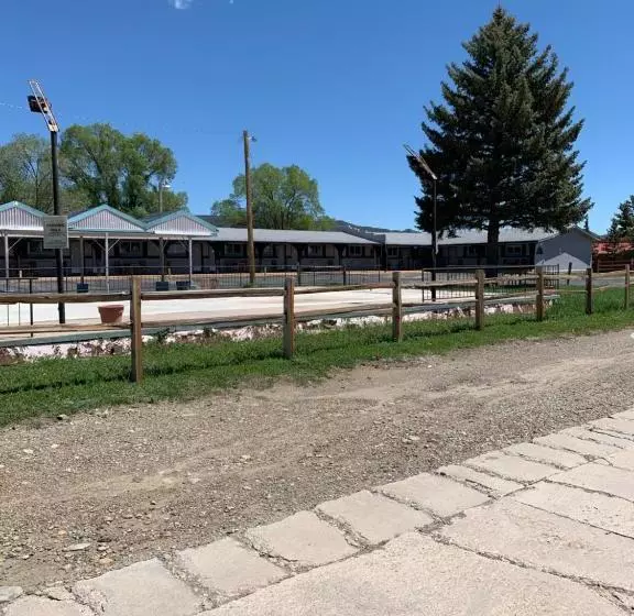 Hotelli Raton’s Peak Inn