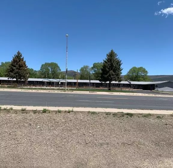 Hotelli Raton’s Peak Inn