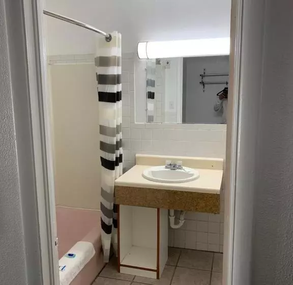 Hotelli Raton’s Peak Inn