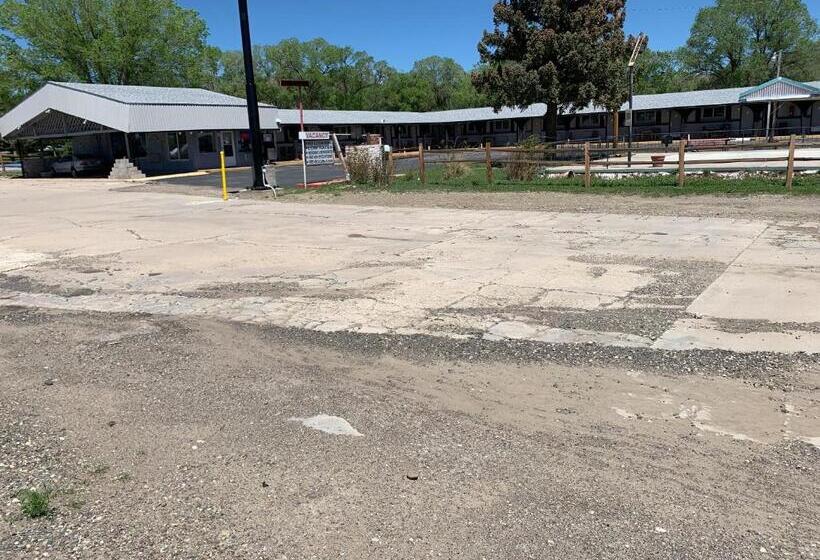 فندق Raton’s Peak Inn