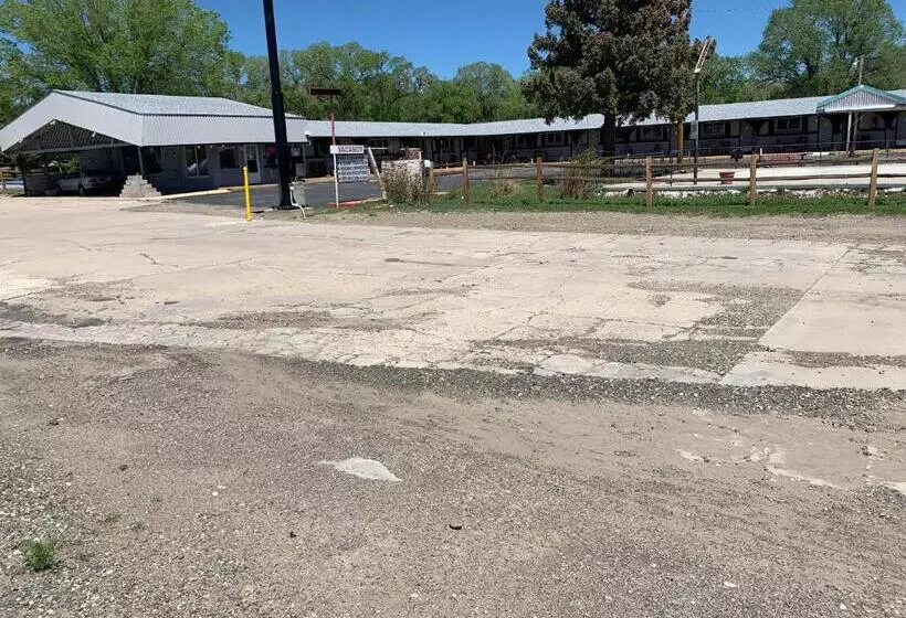 Hotelli Raton’s Peak Inn