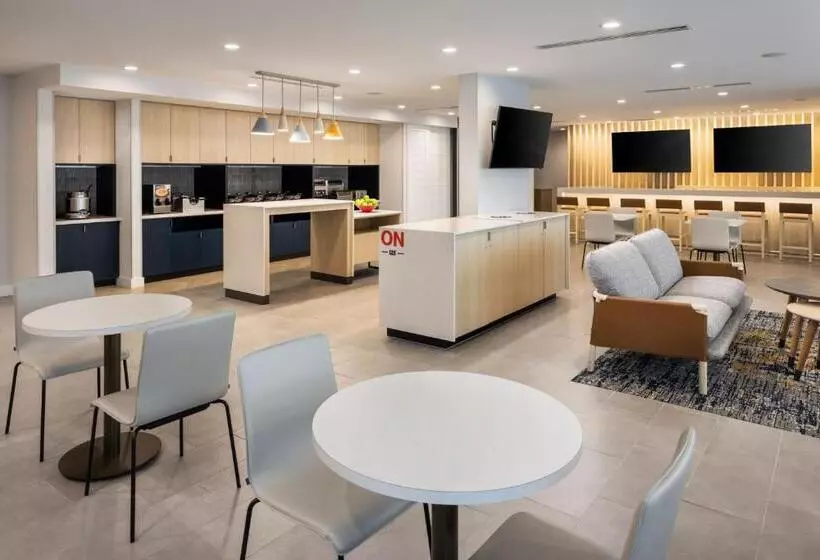 ホテル Towneplace Suites By Marriott West Kelowna