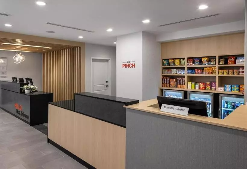 ホテル Towneplace Suites By Marriott West Kelowna