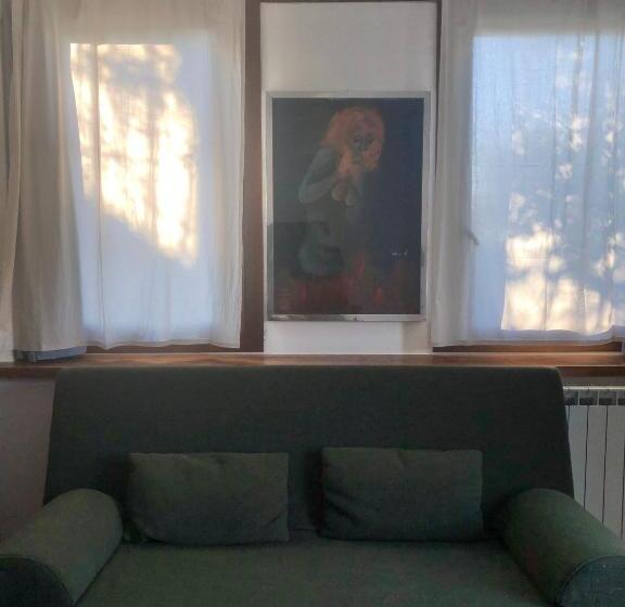 ユースホステル Tavern Di Arqua