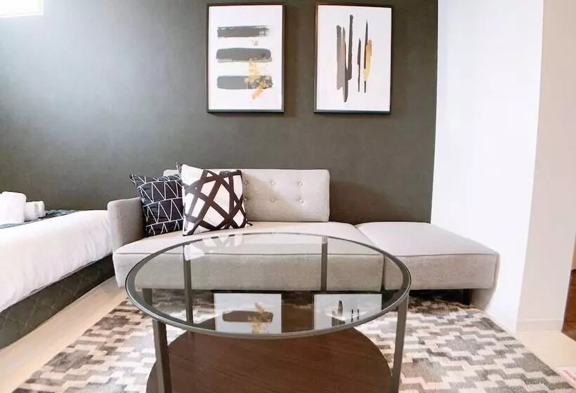 Bar & Hotel Colors Miyajima