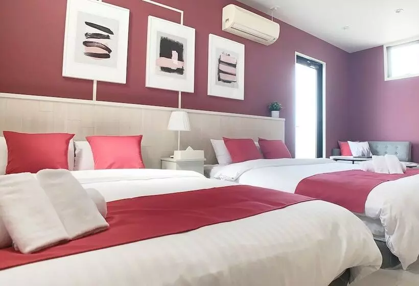 Bar & Hotel Colors Miyajima