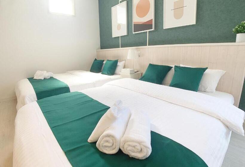 Bar & Hotel Colors Miyajima