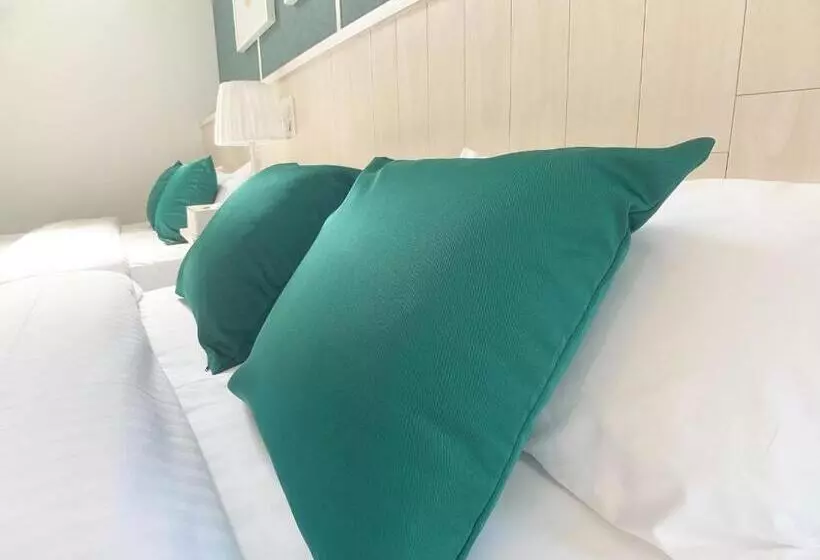 Bar & Hotel Colors Miyajima