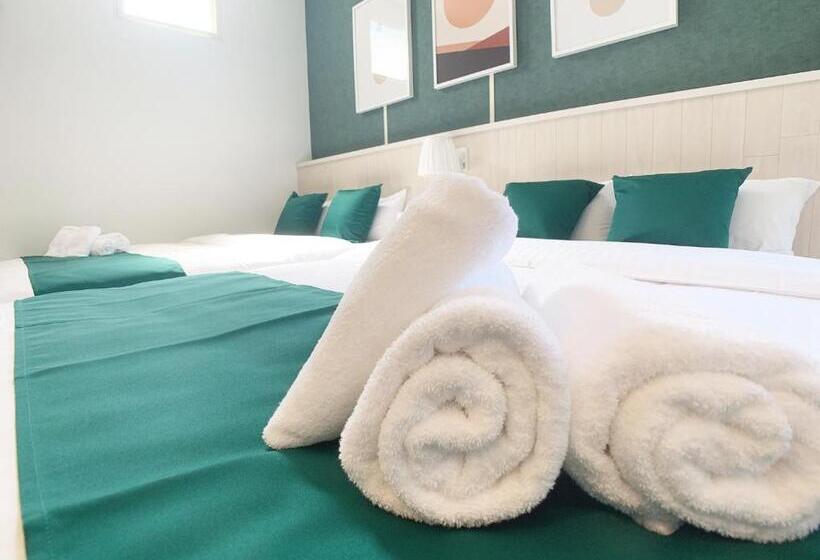 Bar & Hotel Colors Miyajima